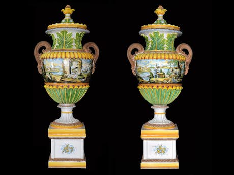 Paar monumentale Majolika-Vasen